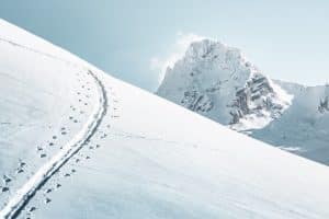 trace de ski de randonnée face à la pointe percée au grand bornand