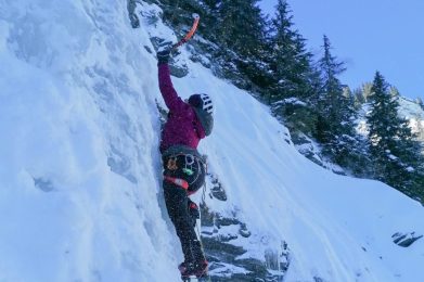 escalade en cascade de glace dans le massif des aravis